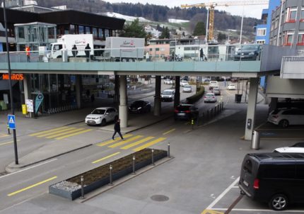 Seestrasse mit Fussverkehrsverbindungen auf verschiedenen Ebenen