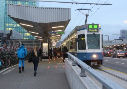 Bus- und Tramhaltestelle Hardbrücke