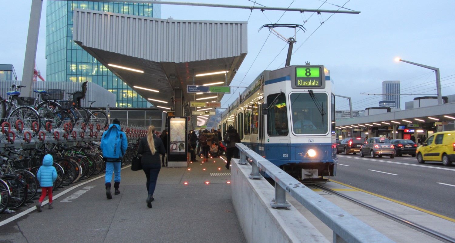 Bus- und Tramhaltestelle Hardbrücke