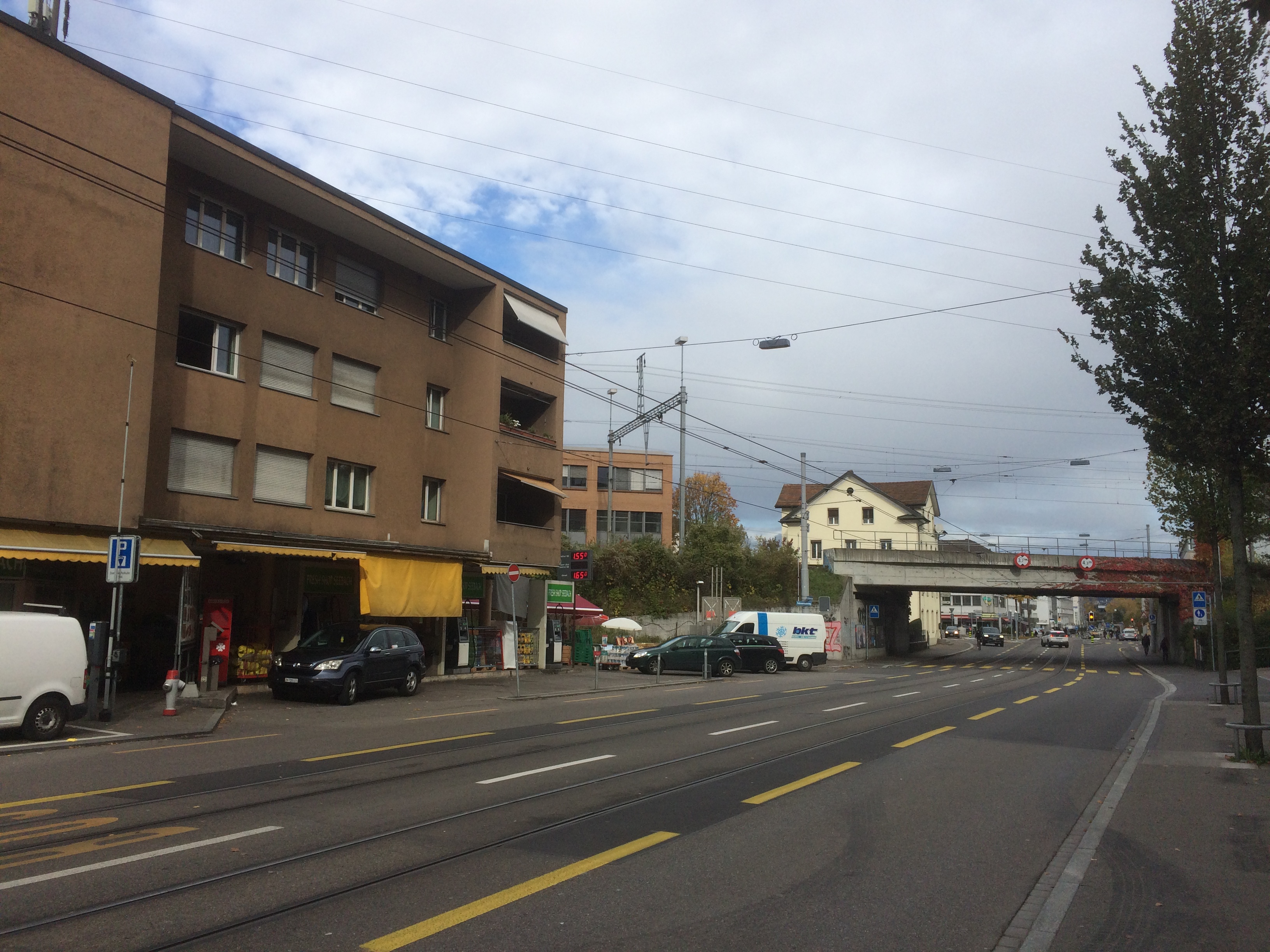 Tankstelle mit «Freshshop»