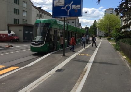 Baslerstrasse in Allschwil mit neuer Tramhaltestelle