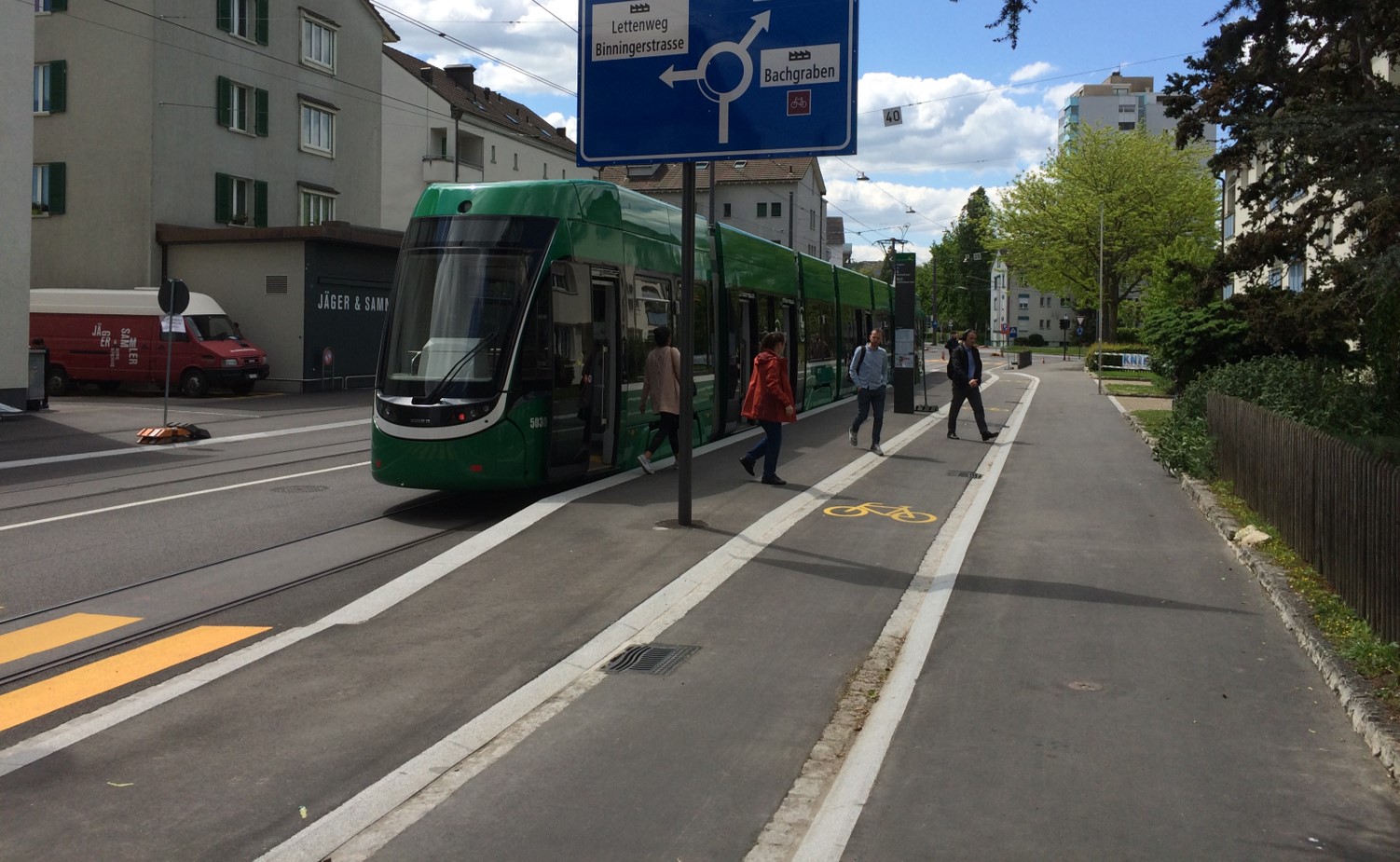 Baslerstrasse in Allschwil mit neuer Tramhaltestelle