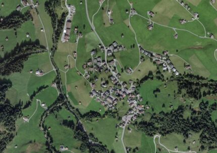 Luftbild Siedlungsgebiet Lauenen; Quelle: www.map.geo.admin.ch