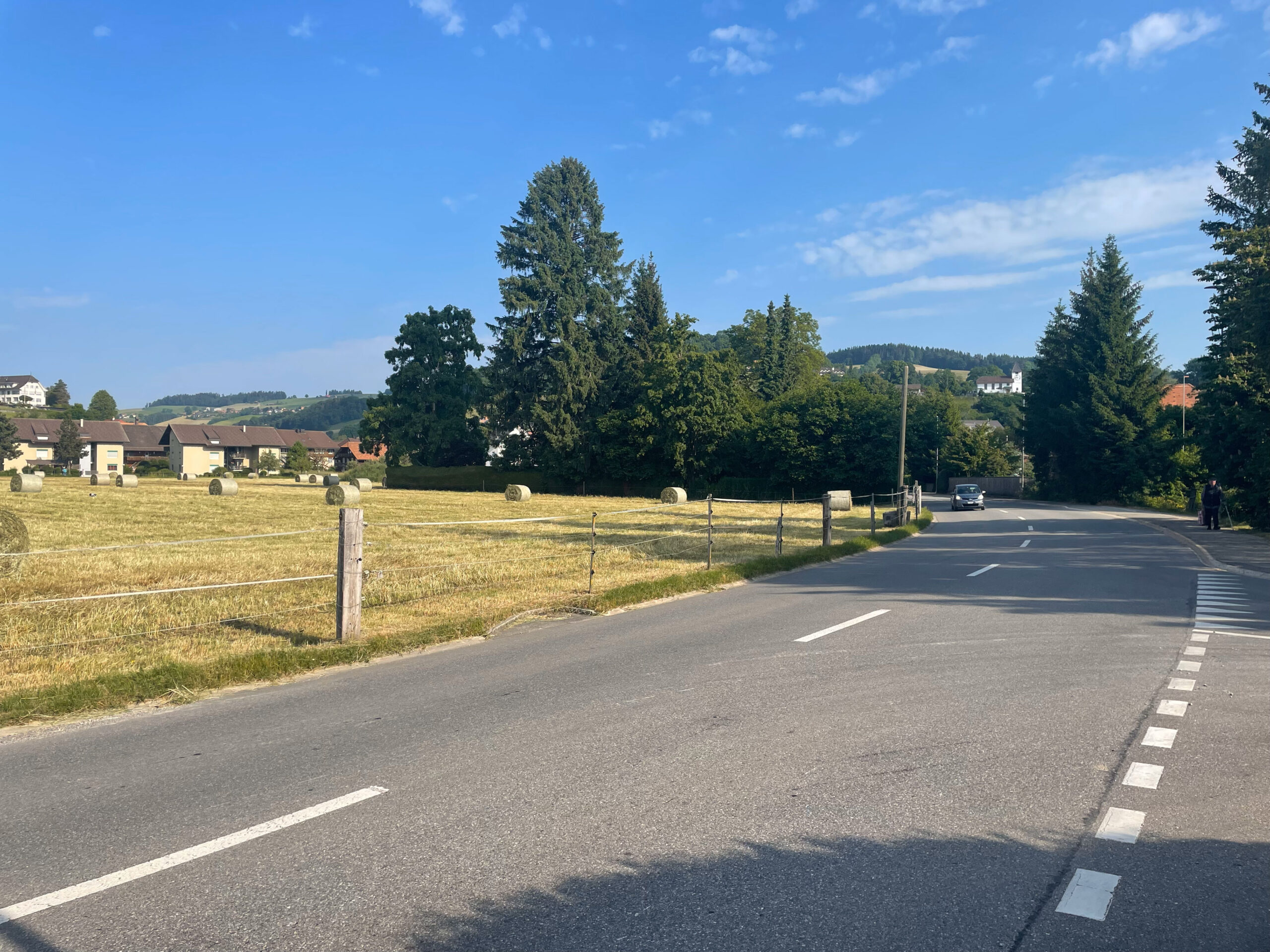 Kantonsstrasse im Bereich des einzuzonenden Grundstückes; Blickrichtung Nord